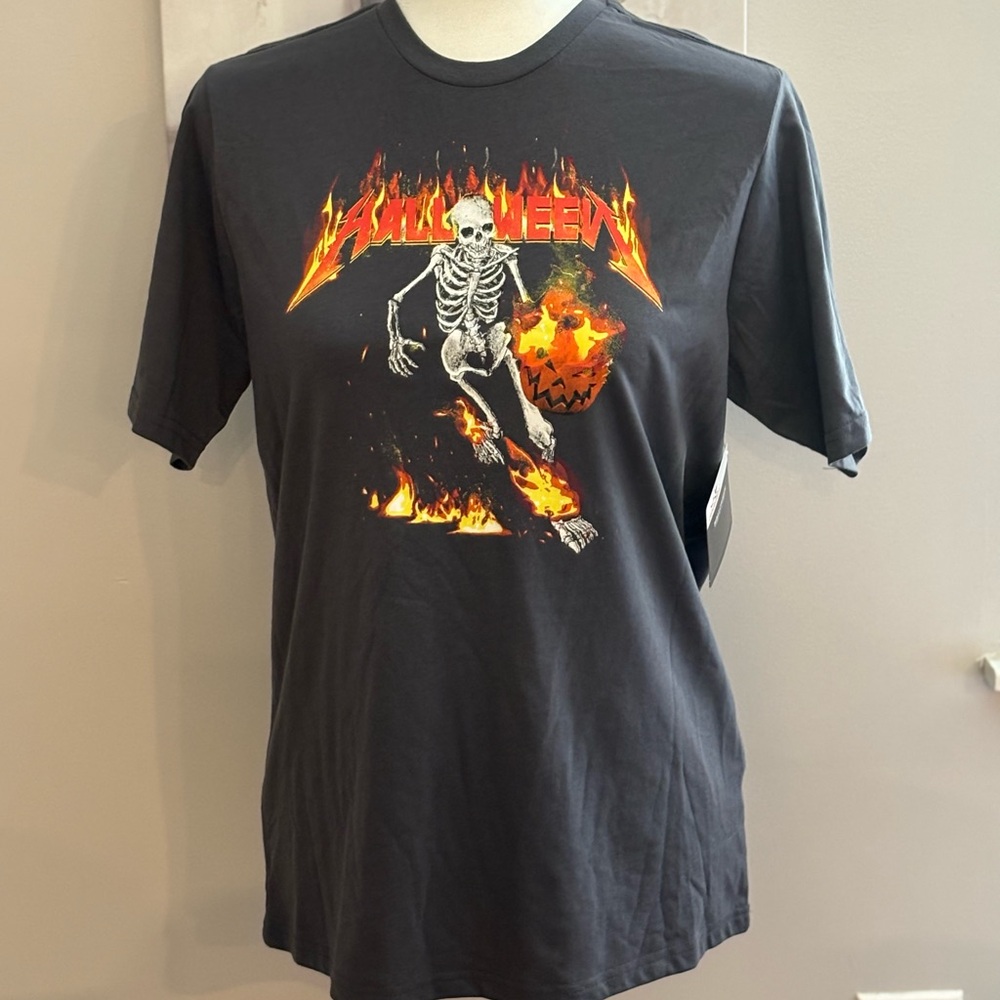 💀CLOSET CLEAR OUT💀
Halloween T shirt 🎃👻💀
